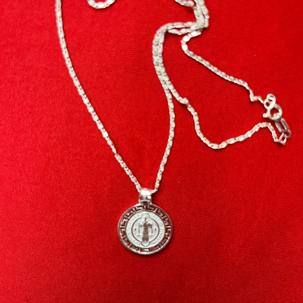 925 Sterling Silver St Benedict Catholic Medal and chain necklace - Picture 5 of 15
